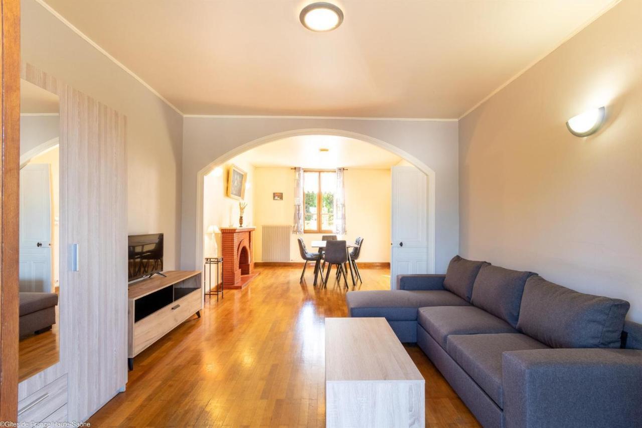 Les Hirondelles Villa Pesmes Kültér fotó